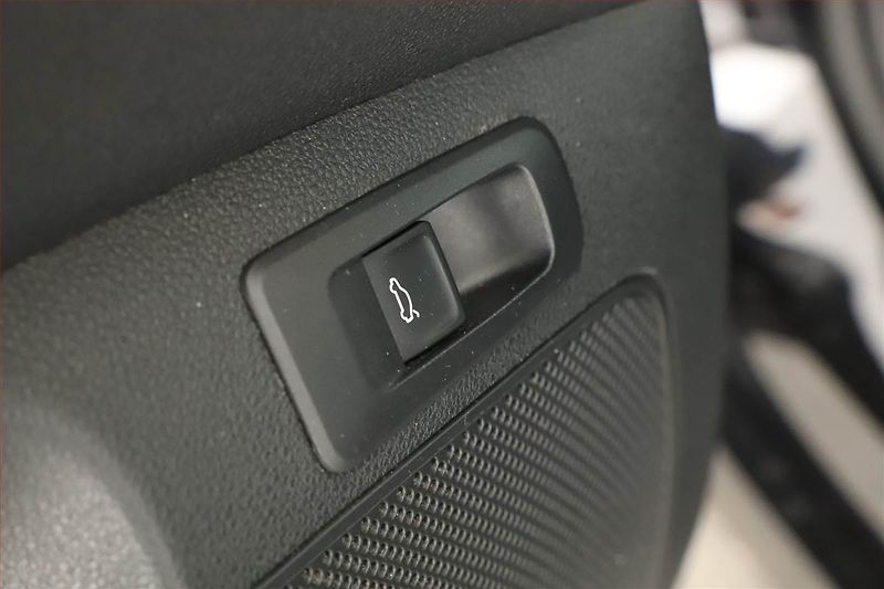 Škoda Karoq (2019) Style 1.6 TDI, Automat, Navi - fotka 20 z 21