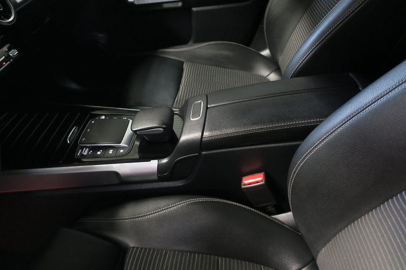Mercedes-Benz GLB (2022) 220 D 4MATIC - fotka 34 z 48
