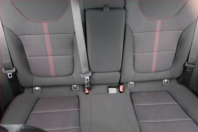 Hyundai i30 (2024) N-Line 1.5 T-GDI MHEV - fotka 8 z 17