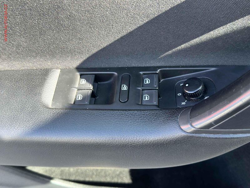 Volkswagen Passat (2013) 2.0TDi 4x4, Bixen, autoAC - fotka 11 z 18