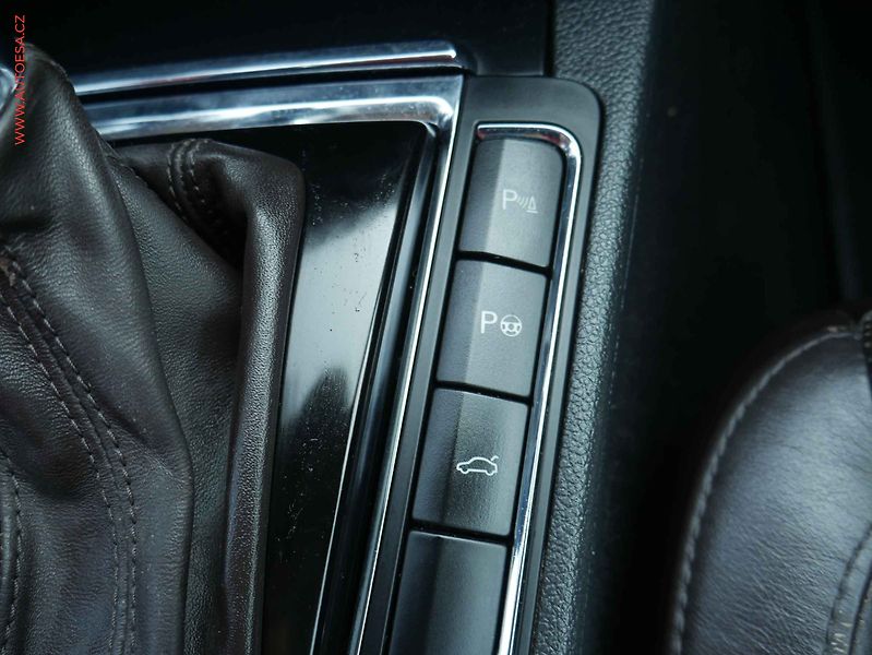 Škoda Superb (2014) 2.0TDi 4x4, ČR, Panor, kůže - fotka 22 z 25