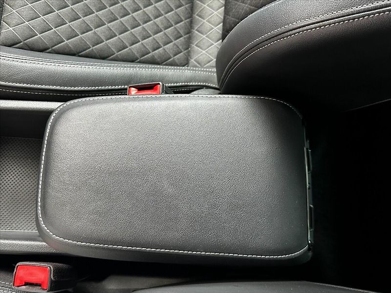 Škoda Karoq 1,6 TDI 85kW STYLE CZ-SERVIS!! - fotka 36 z 42
