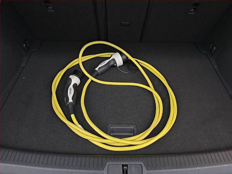Volkswagen Golf (2019) 32 kWh - 37 Ah, Automat - fotka 19 z 21