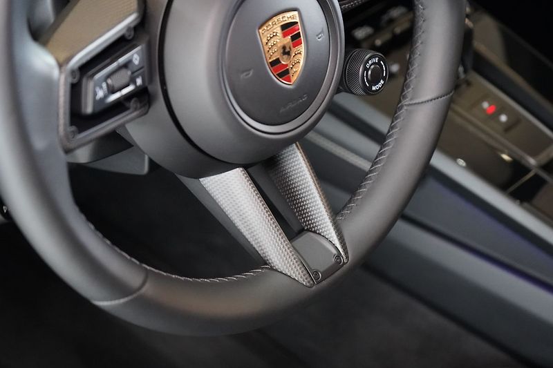 Porsche 911 Carrera 4 GTS, Aerokit, Lift - fotka 27 z 55