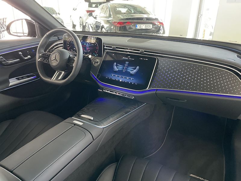 Mercedes-Benz Třídy E 220d 4Matic AMG - fotka 27 z 28