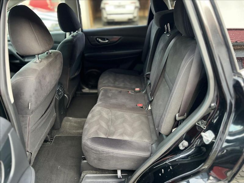 Nissan X-Trail 1,6 dCi  7-míst automat - fotka 12 z 38