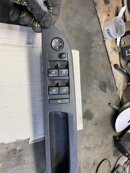 BMW Řada 5 spínač ovládání oken - fotka 1 z 2