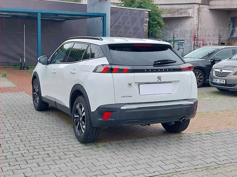 Peugeot 2008 (2021) 1.5 BlueHDi, Kůže, Navi - fotka 4 z 16