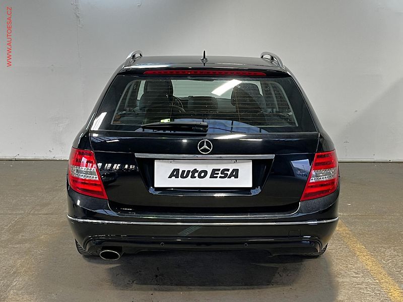 Mercedes-Benz Třídy C (2011) 1.8i C200, Avantgarde - fotka 5 z 16