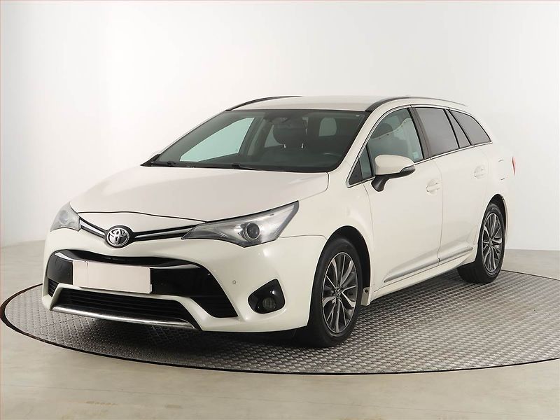Toyota Avensis (2015) 2.0 D-4D, Navi, Tempomat - fotka 2 z 17