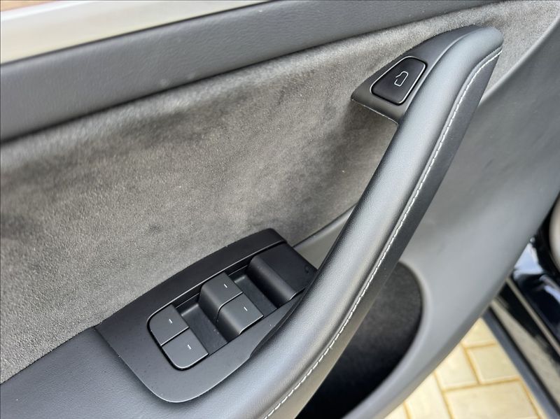 Tesla Model Y 0,0 Long Range 378kW 1.maj DPH - fotka 24 z 50
