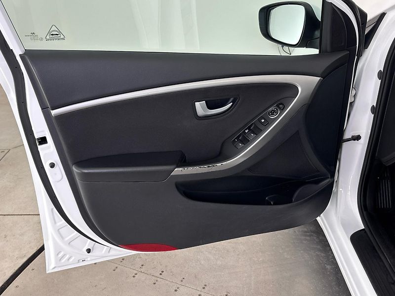 Hyundai i30 Hatchback - fotka 13 z 27