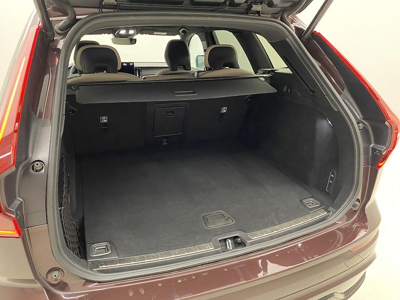 Volvo XC60 B5 AWD PLUS DARK AUT CZ 1.maj. - fotka 6 z 57