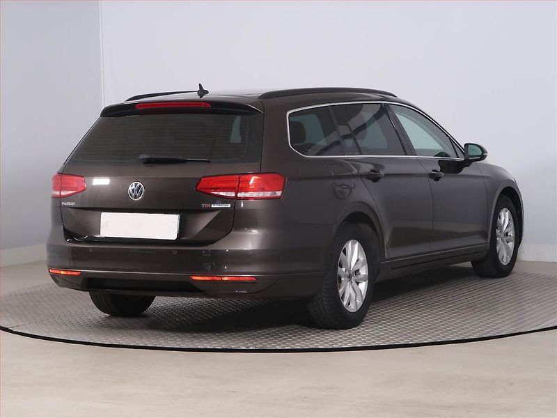 Volkswagen Passat (2016) Comfortline 1.6 TDI, Navi - fotka 5 z 19
