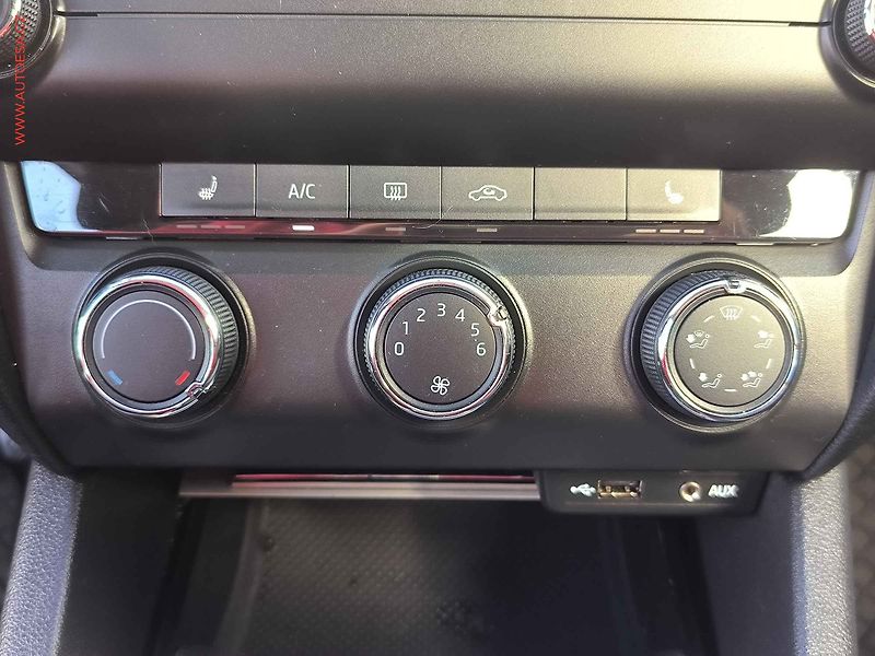 Škoda Octavia (2016) 1.6 TDi, 2.maj,ČR, AC, temp - fotka 14 z 19