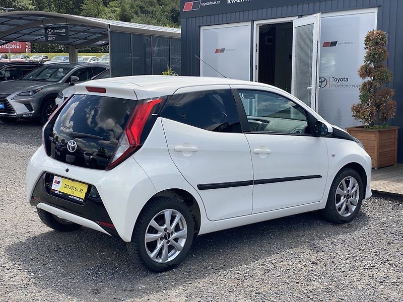 Toyota Aygo 1.0i, ČR, X-play Style, záruka - fotka 7 z 16