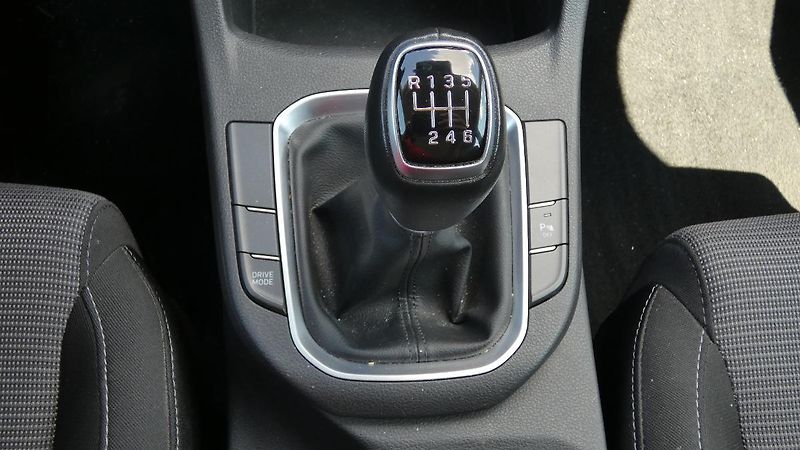 Hyundai i30 Kombi 1.5 T-GDI mHEV Family Co - fotka 17 z 22