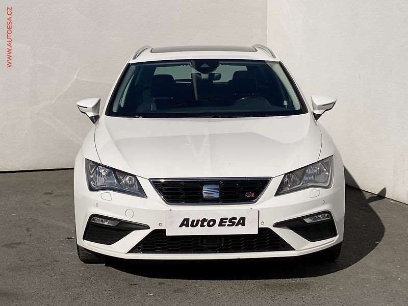 Seat Leon (2019) 2.0 TDi, FR, DSG, kůže, panor - fotka 2 z 19