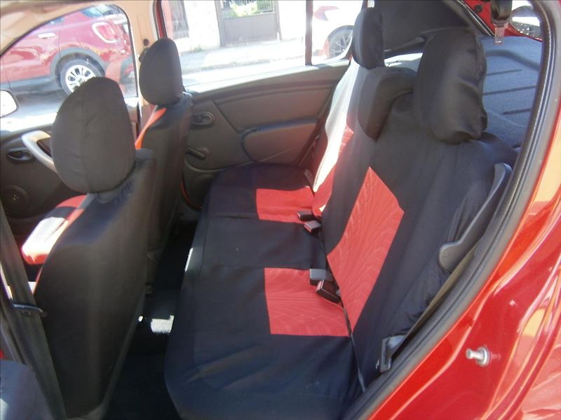 Dacia Sandero 1,2 i 55 KW - fotka 8 z 14