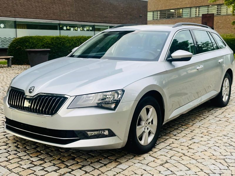Škoda Superb 1.4TSI 4x4 MANUÁL VÝHŘEV TAŽNÉ - fotka 3 z 45