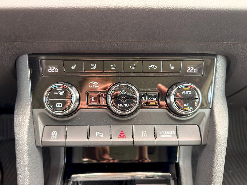 Škoda Karoq (2019) STYLE 4X4 SCR TDI 2.0/140KW 7D - fotka 23 z 27