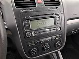 Volkswagen Golf (2005) 1.6, po STK, Tažné, Klima - náhled 12