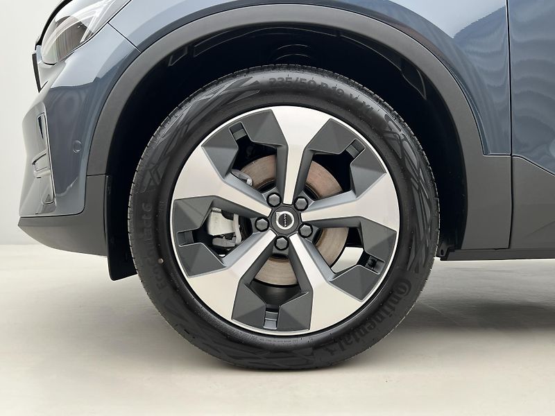Volvo XC40 (2026) B4 ULTRA DARK AUT - fotka 14 z 43