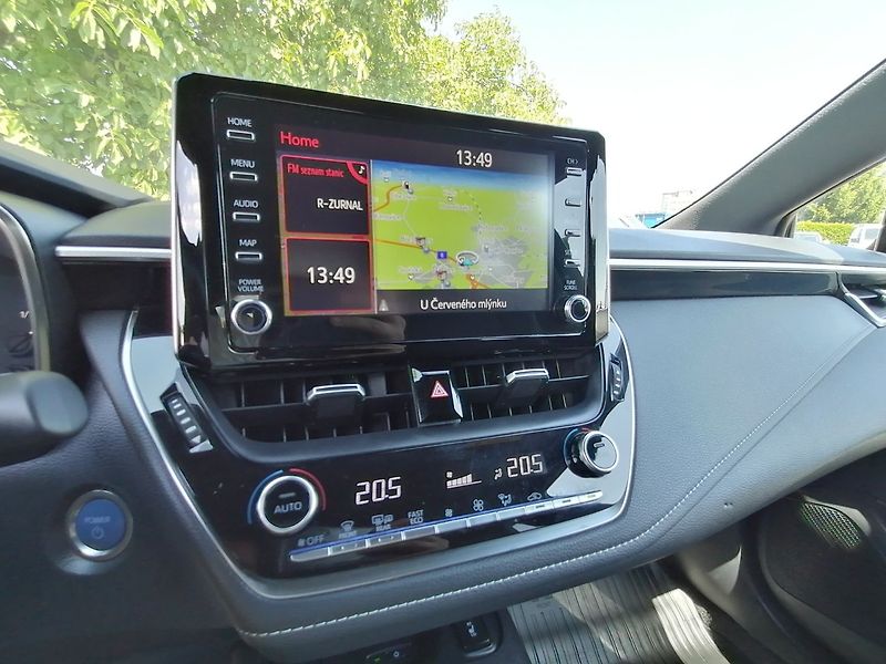 Toyota Corolla (2021) 2.0 Hybrid Style 112kW - fotka 14 z 30