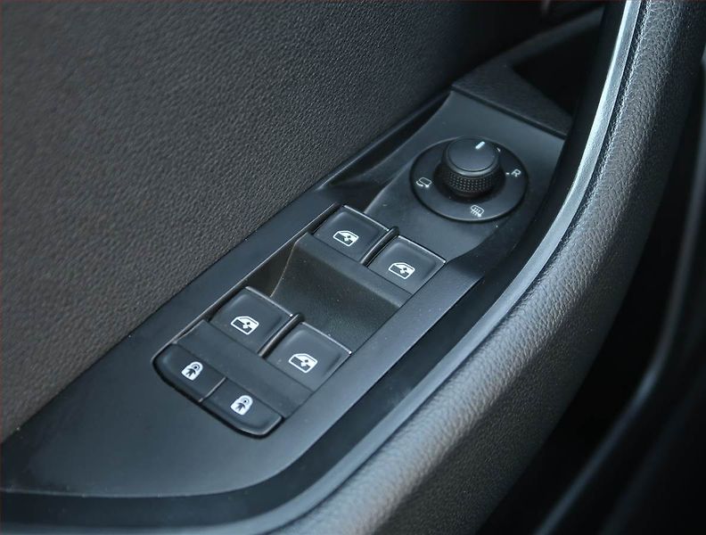 Škoda Superb (2019) Laurin&Klement 2.0 TDI, ČR,DPH - fotka 17 z 26