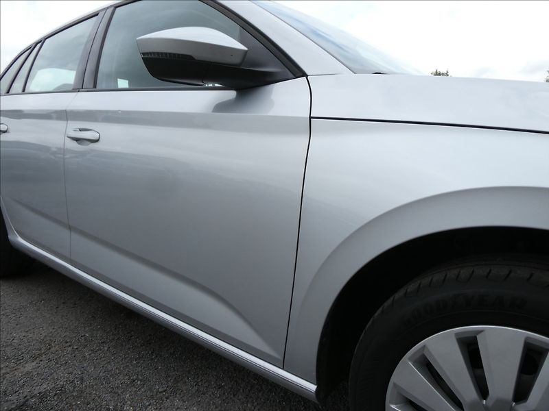 Škoda Scala 1,0 TSi 70kW ČR, DPH, klima - fotka 14 z 38