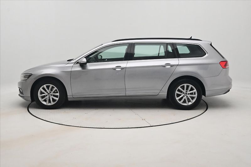 Volkswagen Passat 2,0 TDI 110 KW DSG Business Zá - fotka 8 z 32