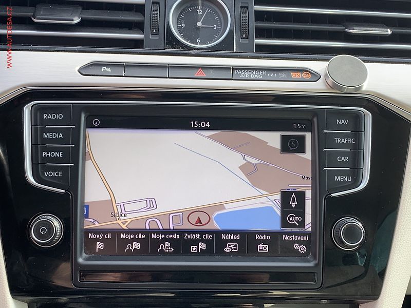 Volkswagen Passat (2015) 2.0 TDi, Highline, LED, navi - fotka 16 z 20