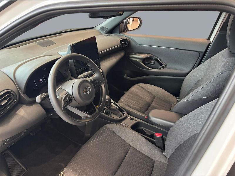Toyota Yaris (2024) Style      Cross MC24 - - fotka 9 z 12