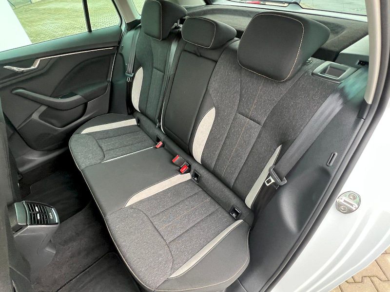 Škoda Kamiq (2024) SELEC TSI 85/1.0 M6F - fotka 17 z 33