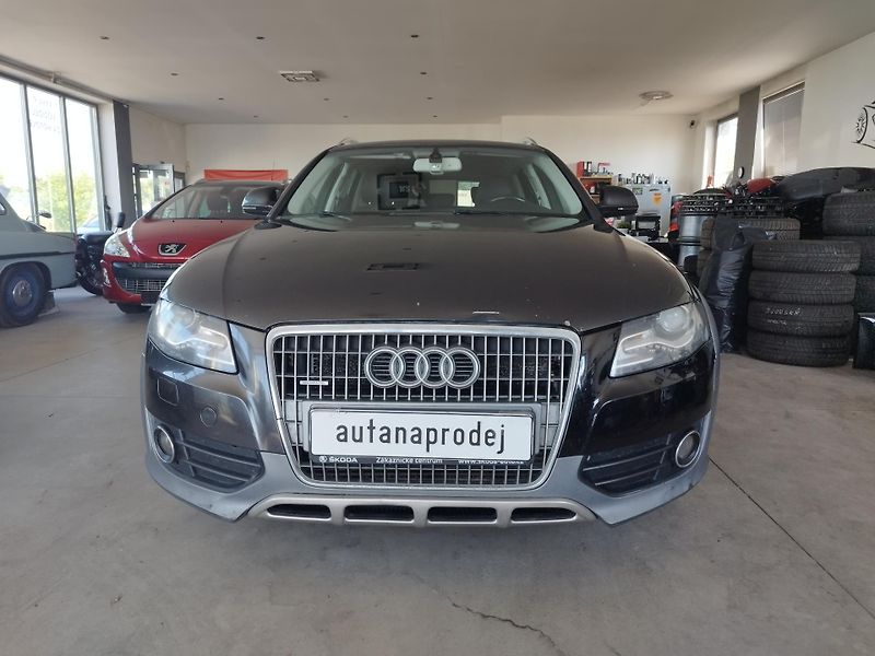 Audi A4 Allroad (2012) 2,0TDI,LED,ALU,TAŽNÝ,MAN,4X4 - fotka 2 z 25
