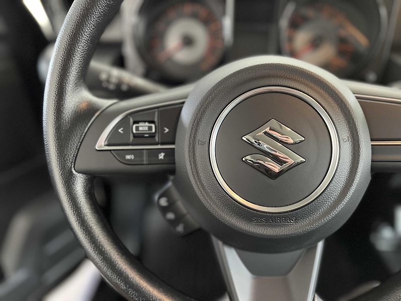 Suzuki Jimny ALLGRIP 1.5VVT AUTOMAT 4-MÍSTA - fotka 13 z 17