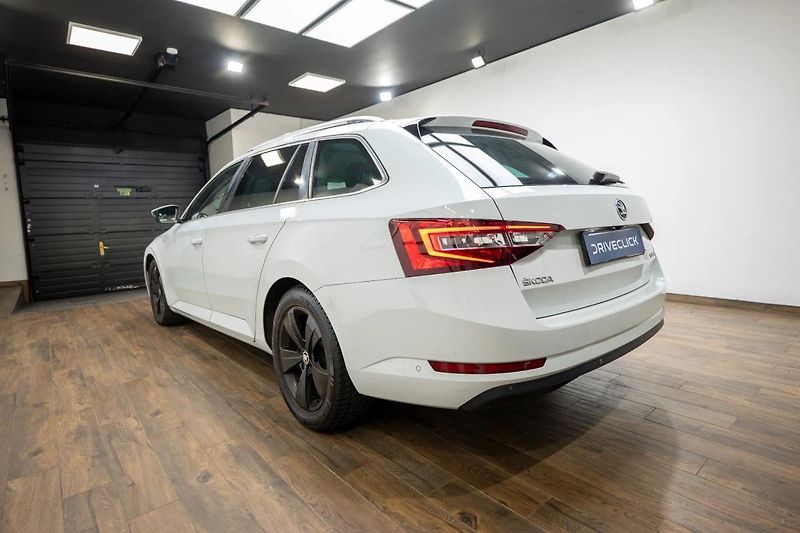 Škoda Superb 2.0 TDI 110 kW L&K - fotka 6 z 36