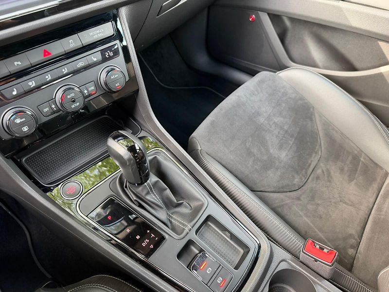 Seat Leon (2019) - fotka 24 z 28