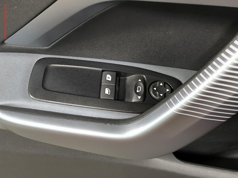 Peugeot 208 (2016) 1.2i, 1.maj,ČR, Navigace - fotka 17 z 17