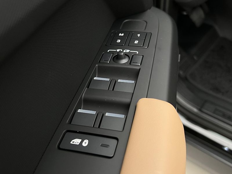 Land Rover Defender (2026) 110 P425 X-DYNAMIC HSE AWD Aut - fotka 50 z 53
