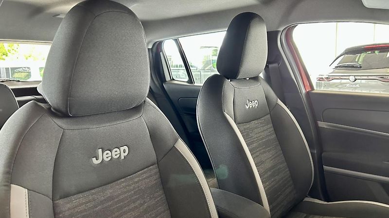 Jeep Avenger 1.2i 100k Longitude MT6 - fotka 12 z 13