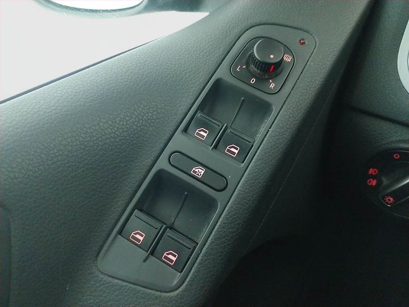 Volkswagen Tiguan (2011) 2.0 TDI, ČR,1.maj, Serv.kniha - fotka 16 z 16