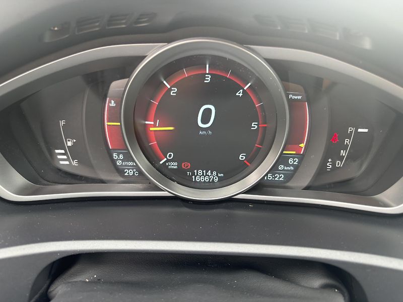Volvo V40 (2015) Volvo V40 D2 Momentum+webasto - fotka 11 z 17