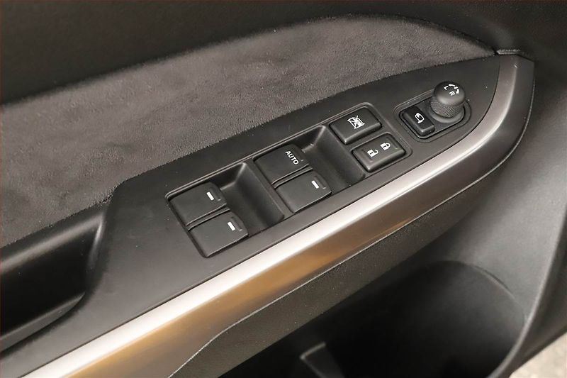 Suzuki Vitara (2021) Elegance 1.4 BoosterJet - fotka 16 z 18
