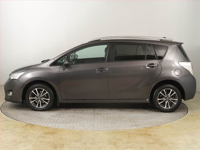 Toyota Verso (2013) 2.0 D-4D, 7 míst, Tempomat - fotka 3 z 18