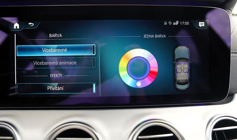 Mercedes-Benz Třídy E E 200 4Matic AMG/LED/360/ČR - fotka 34 z 40