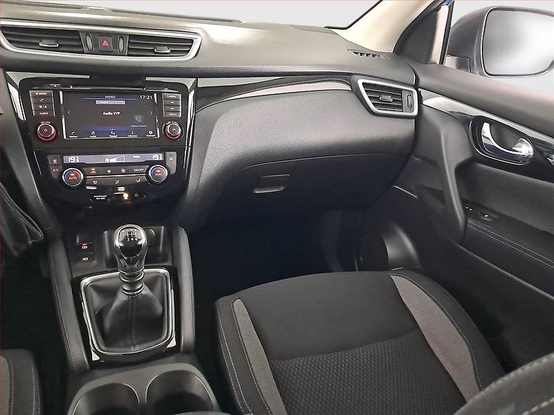 Nissan Qashqai (2021) 1.3 DIG-T - fotka 8 z 20