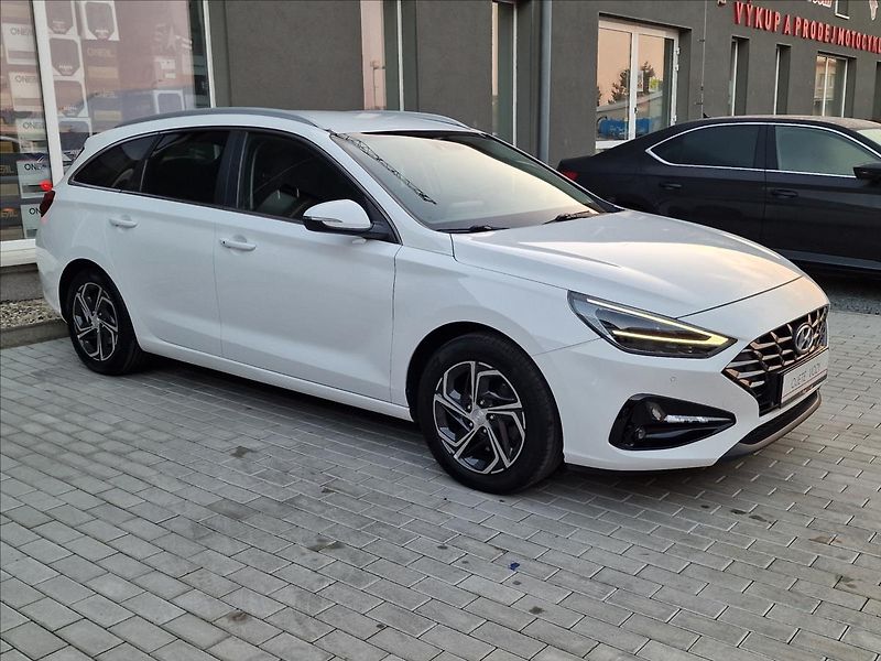 Hyundai i30 1.0 T-Gdi Family Smart Kombi - fotka 2 z 50