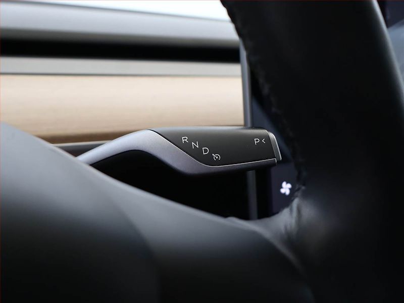 Tesla Model 3 (2019) Std Range Plus 52kWh, SoH 82% - fotka 10 z 18