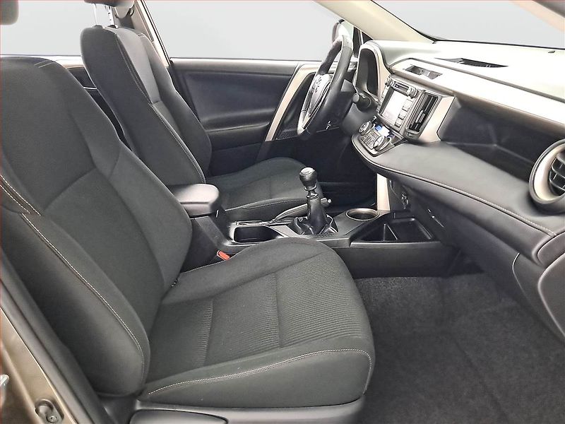 Toyota RAV4 (2014) 2.2 D-4D, 4X4, Xenony - fotka 9 z 20